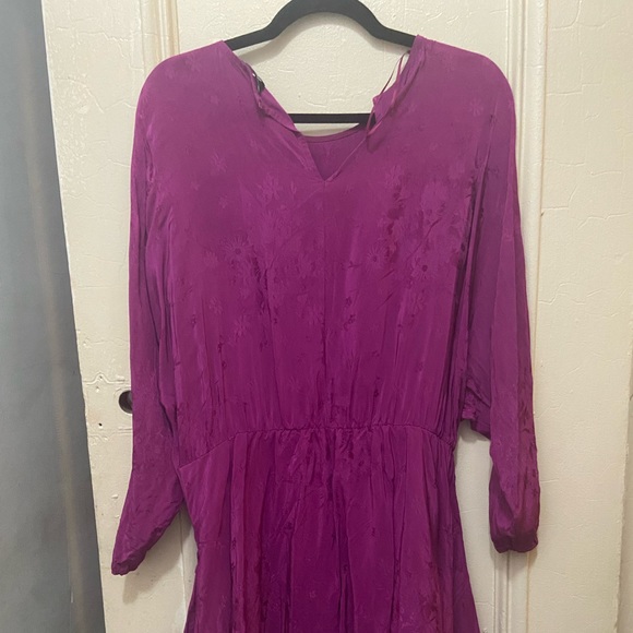 Women’s dress - Picture 2 of 5